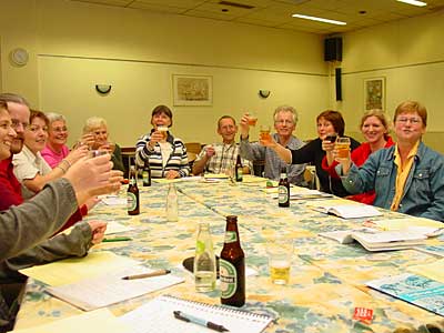 “Op de Bomenbuurt!” Actieve bomenbuurtbewoners proosten op de organisatie van ontspannende activiteiten tijdens het eerste BomenBuurtcafé.