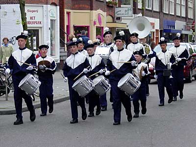 Jeugddrumband ‘M.E.T.R.O.’ uit Scheveningen zorgde voor het slotaccoord tijdens de muziekdag in de Bomenbuurt.